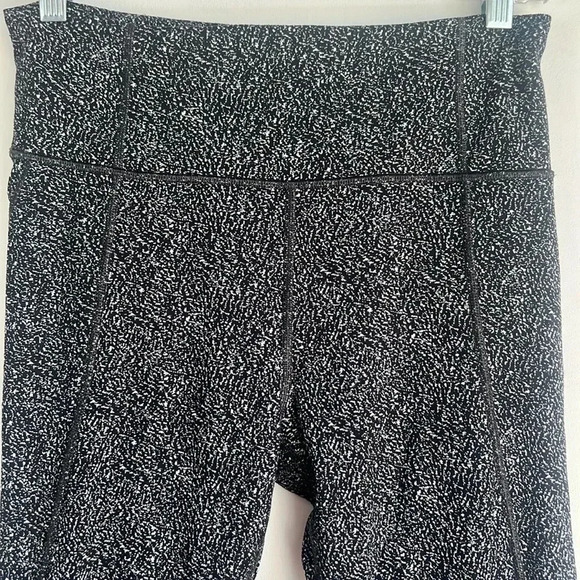 ATHLETA Lightning Static 7/8 Leggings, Women’s Size Medium, Black/White, Pockets - Picture 2 of 13
